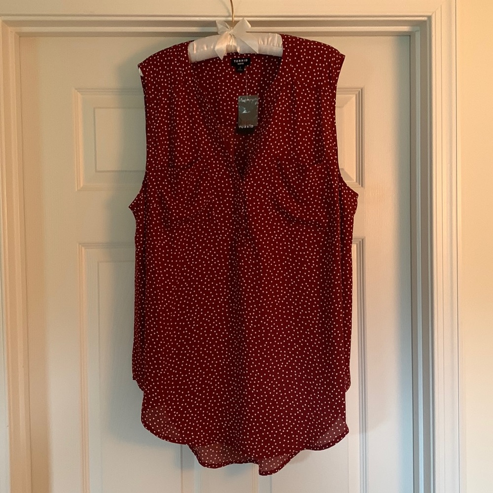 Torrid Sleeveless Blouse size 2, Dark Red w/ teeny White Polka Dots NWT